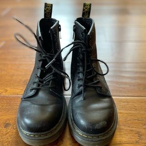 Girls classic Dr marten boots with side zipper